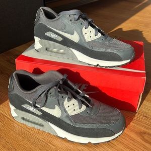 Nike Air Max 90 Essential